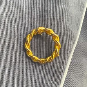 🌺4/25$🌺 Twisted Rope Vintage Brooch Pin - Gold